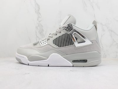 Tênis Air Jordan 4 Cinza e Prata