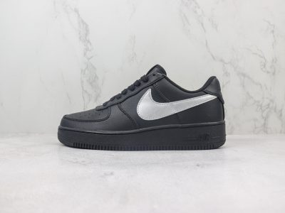 Tênis Nike Air Force 1 Preto e Prata