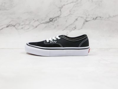 Tênis Skate Authentic Black White